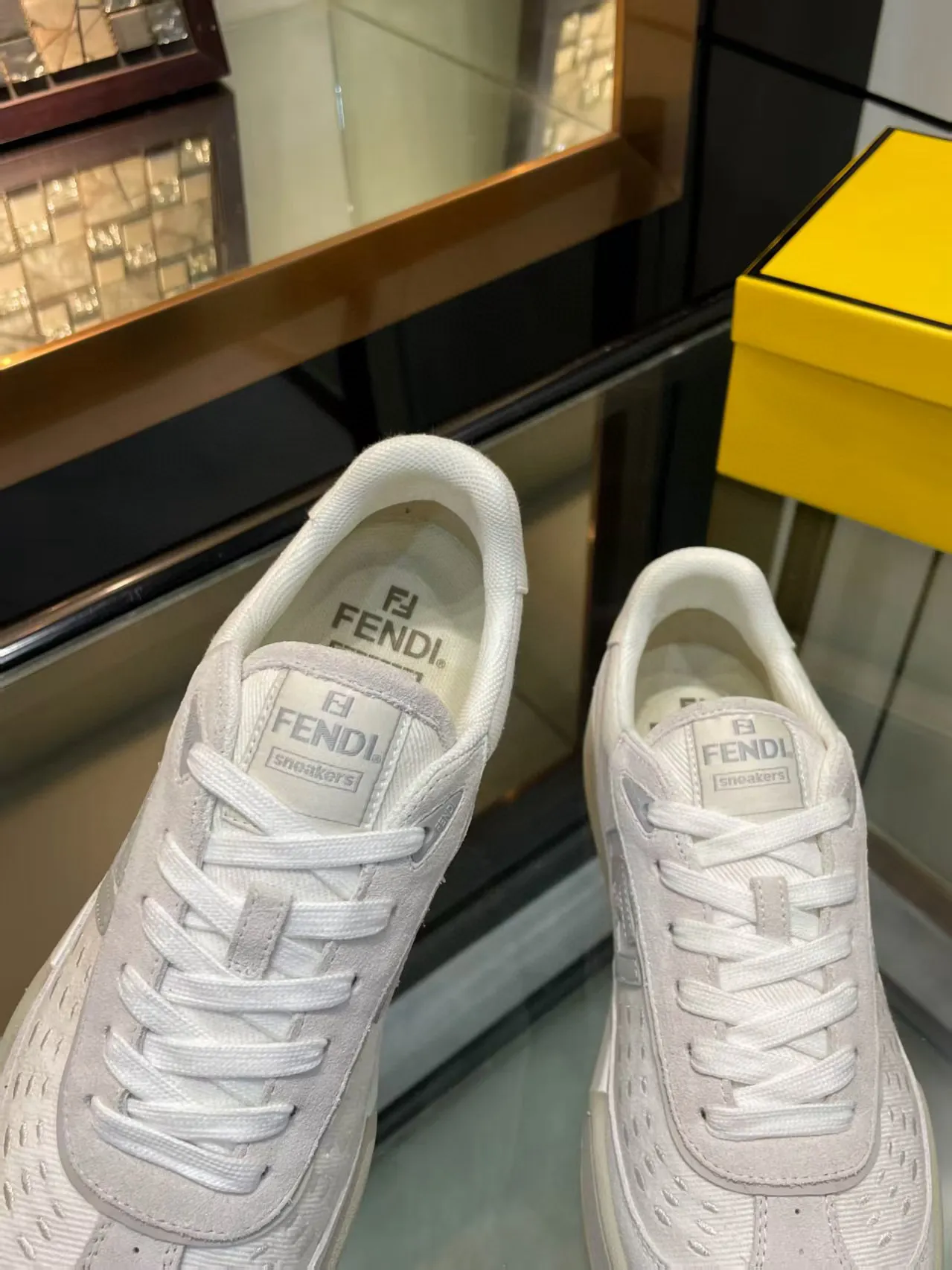 Factory price: 600💰Top version for couples Fendi 2025 New Year Hot Series [Couples👫Casual Sports Shoes] FD match Original Purchased One to One Reproduction The first sports shoe fendi match created by designer Kim Jones and Donkey Brand Trainer basketball sneakers, fresh blood injected with FF retro design Super good-looking and versatile, the upper is made of cowhide and cowhide splicing combination, with raised double F on the side The logo lining is made of terry velvet ✔️ Super soft on the feet, lightweight, comfortable to match with sweatshirts, Fabric: Cowhide ➕ Cow color matching, Outsole: Original open mold multi-color color matching sole, Packaging: Original full set of packaging, Size: Women's 35-40 / Men's 38-44, customized 45